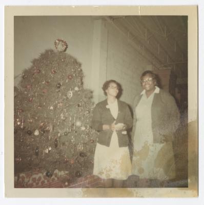 Geraldine Brooks and Ethel Boyer at the VITA Foods Christmas tree