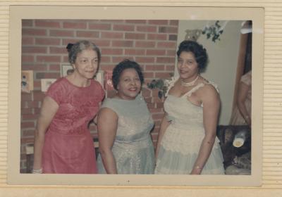  Airlee Ringgold's debutante guests in front of family home