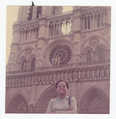 Eleanor Rochelle Ringgold in front of Notre Dame Cathedral 